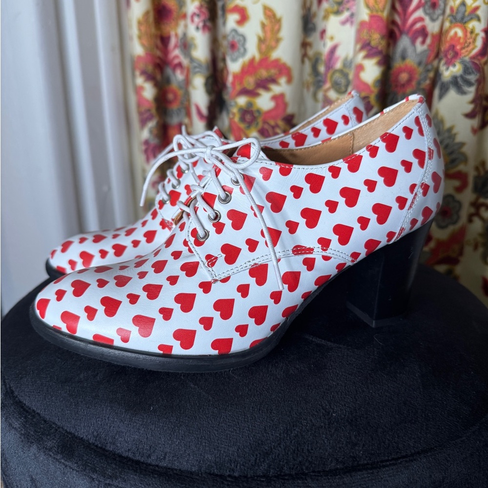 Embassy London Roulette Love Struck Heels Size 6.5 New without tags
